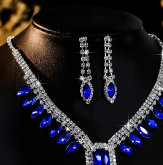 Bankettkleid Stilvoller eleganter Halskettenanzug