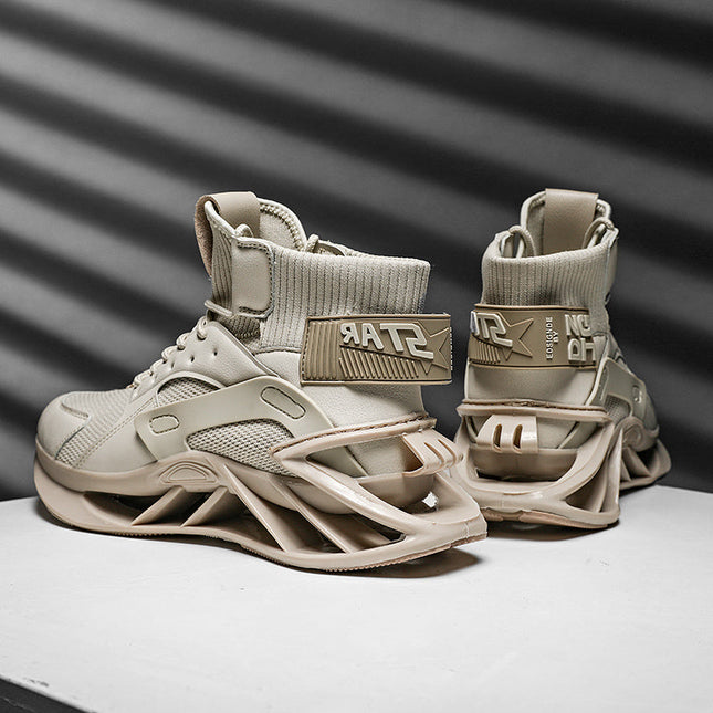 Herren Freizeitsportschuhe mit Schnürung und mittlerem Absatz in Schwarz.
