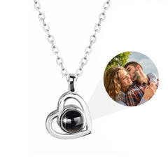 Heart-shaped necklace with personalized photo projection, "Ich liebe dich" message, perfect gift for loved ones.